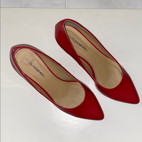 Red pointed heels - Picture 2 of 3